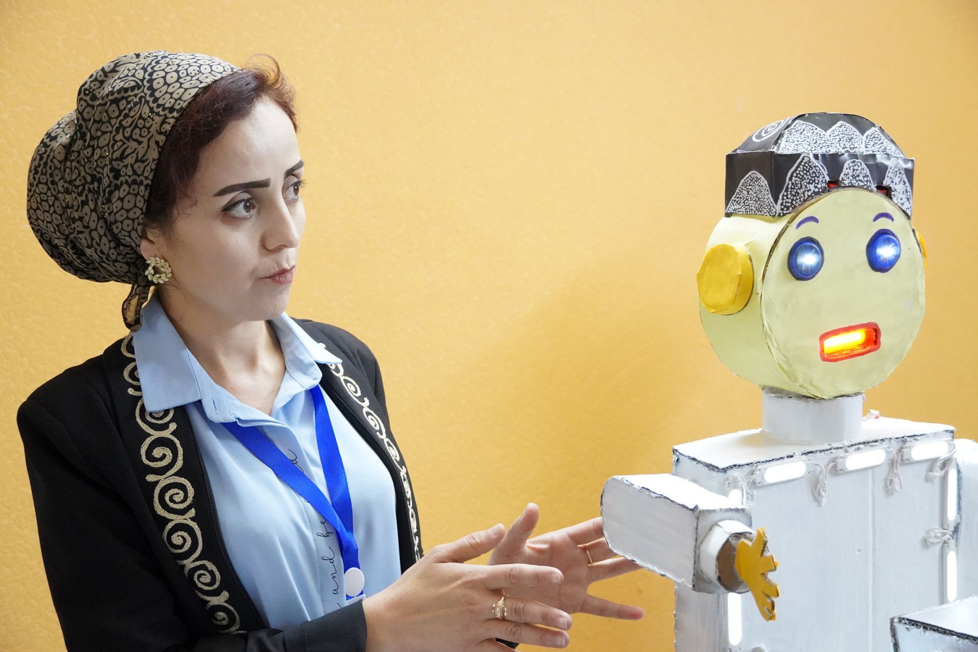 Биё бо ҳам мехонем